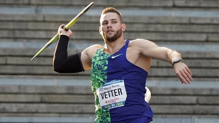 johannes-vetter-throws-94-20m-world-lead-in-ostrava-watch-athletics